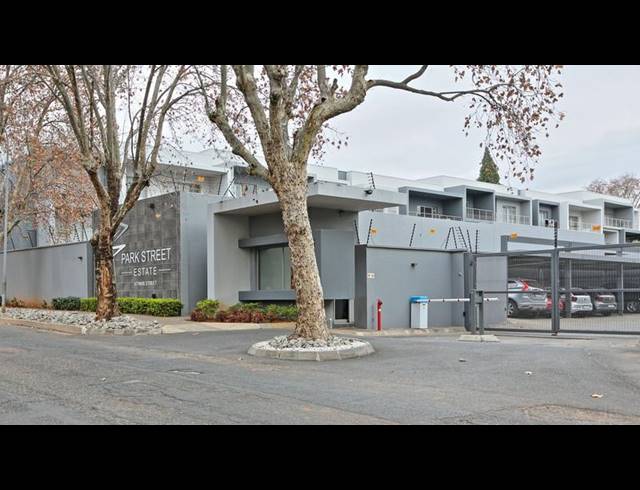 3 BEDROOM APARTMENT FOR SALE IN OAKLANDS